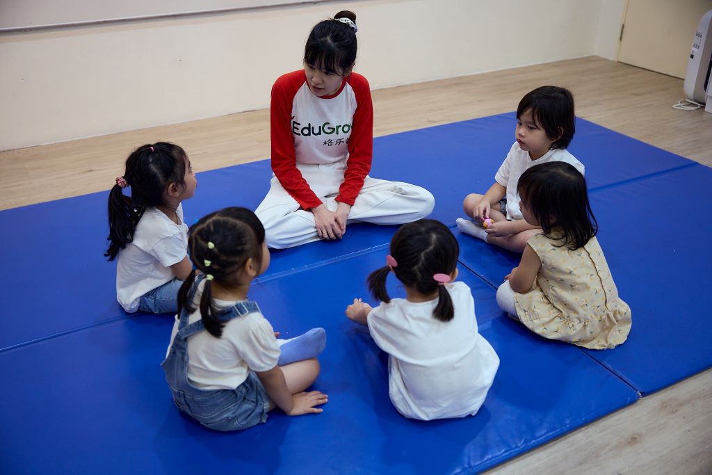 Teacher conducting circle time during Preschool Chinese Enrichment classes